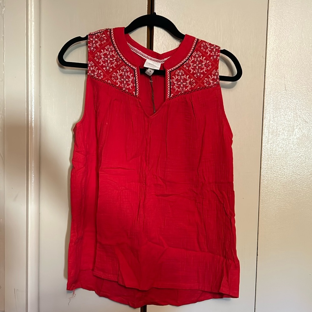 👑 NWT Knox Rose, red sleeveless blouse 2/$15